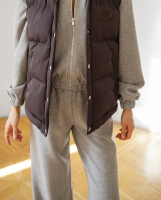 125 Жилет пуховий з вишивкою